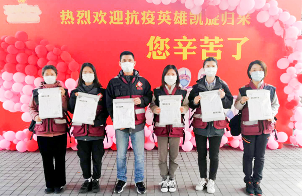致敬最美逆行者·兴发娱乐股份向我省援鄂医疗队捐赠纪念文化衫