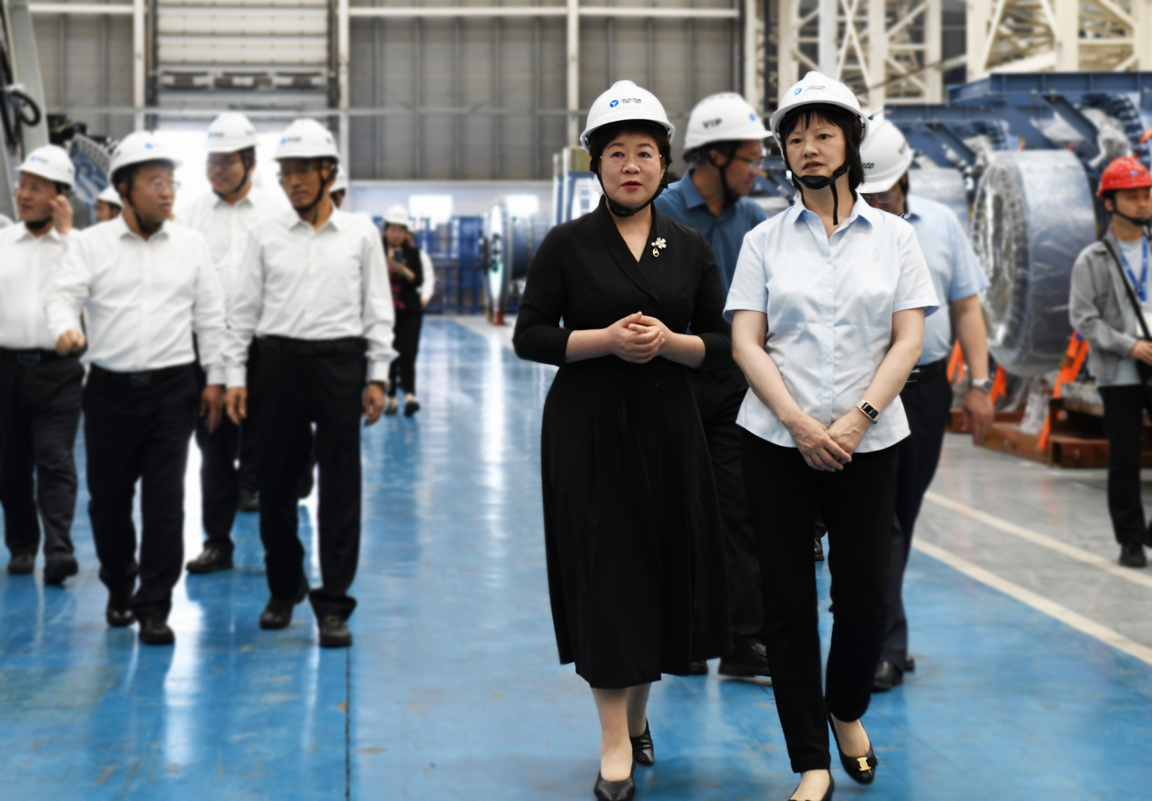 阿拉善盟盟委书记黄雅丽前往兴发娱乐股份考察调研