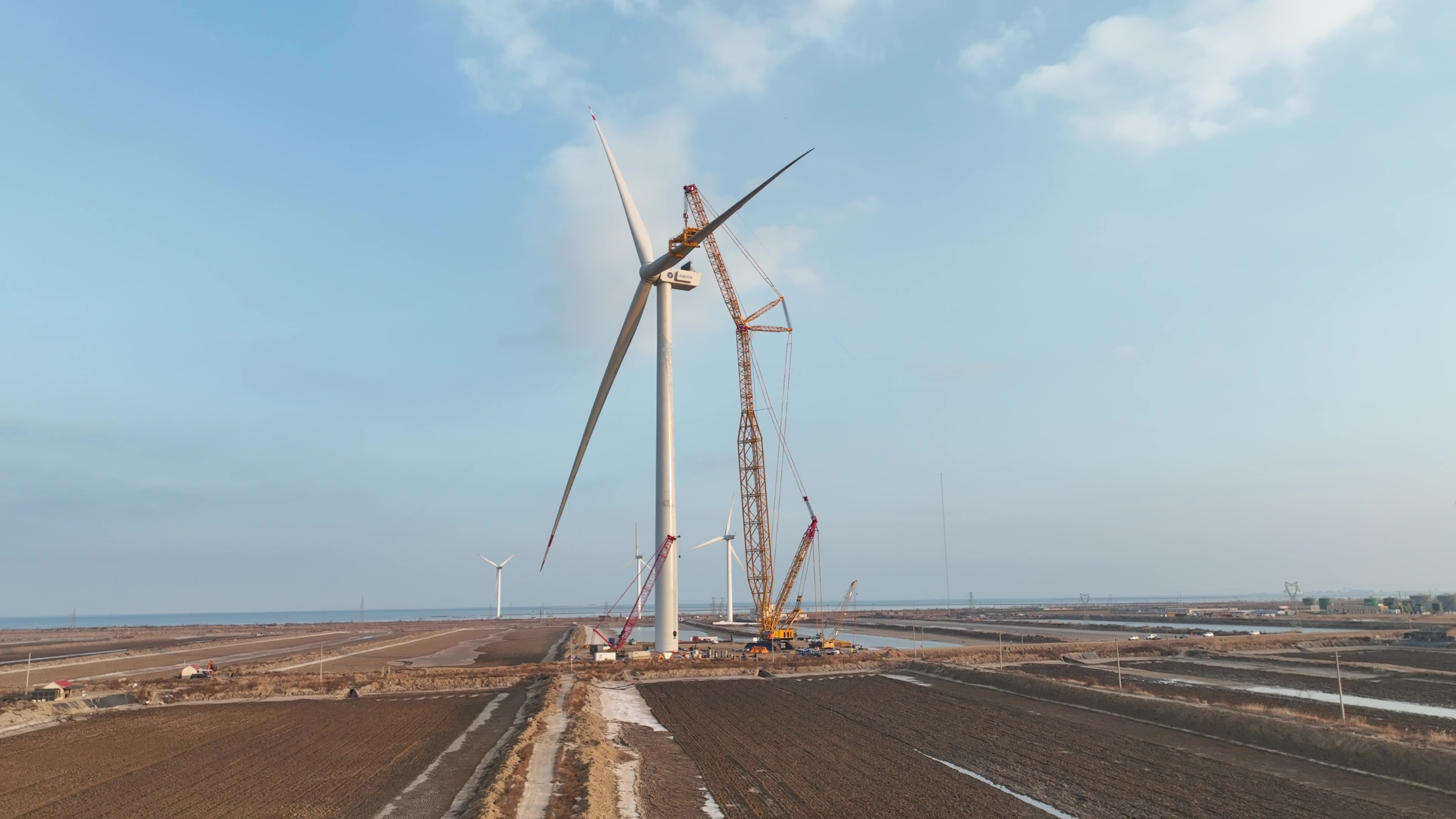 经年打磨今朝亮剑！兴发娱乐股份深远海16MW“海鹰”平台吊装成功
